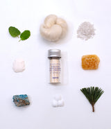 OJOOK purple bamboo salt dental floss ingredients. Dental floss made with italian silk, 9x roasted bamboo salt from south korea and ethically sourced beeswax. eco friendly zero waste dental floss.